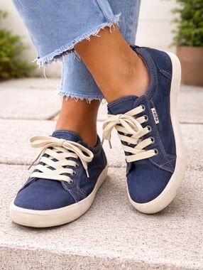 Taos Star Women's Shoes Size 9 Blue Denim Low Top Lace Up Casual Logo Sneakers